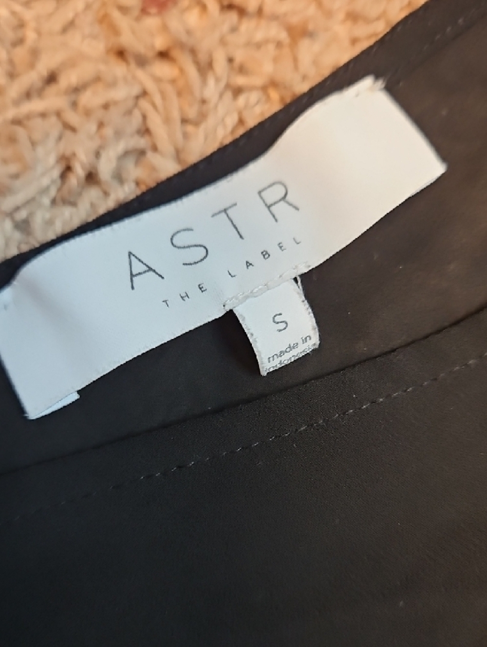 ASTR The Label Black Sleeveless V-Neck Chiffon Romper - Picture 2 of 13